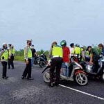 Razia Balapan Liar, Polisi Amankan Puluhan Motor di Jalan Jembatan Emas Razia Balapan Liar, Polisi Amankan Puluhan Motor di Jalan Jembatan Emas