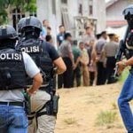 BREAKING NEWS: Tim Densus 88 Tangkap 2 Terduga Teroris yang Akan Terbang ke Syria BREAKING NEWS: Tim Densus 88 Tangkap 2 Terduga Teroris yang Akan Terbang ke Syria