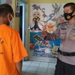 Tak Kuasa Menahan Nafsu, Seorang Ayah Tega Cabuli Anak Tirinya Tak Kuasa Menahan Nafsu, Seorang Ayah Tega Cabuli Anak Tirinya