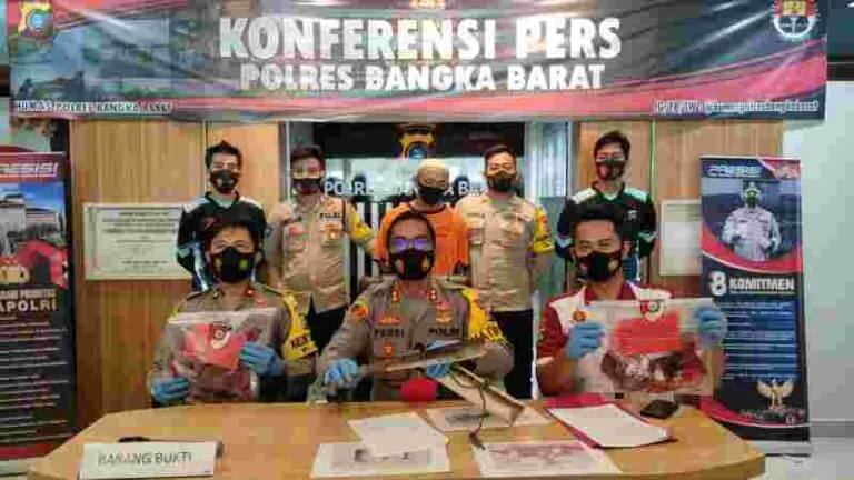 Sarkawi Tega Bacok Istri dan Tetangga Akibat Cemburu Sarkawi Tega Bacok Istri dan Tetangga Akibat Cemburu