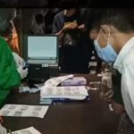 Swab antigen pengunjung cafe tak patuhi prokes, empat orang Terkinfirmasi positif COVID-19 Swab antigen pengunjung cafe tak patuhi prokes, empat orang Terkinfirmasi positif COVID-19