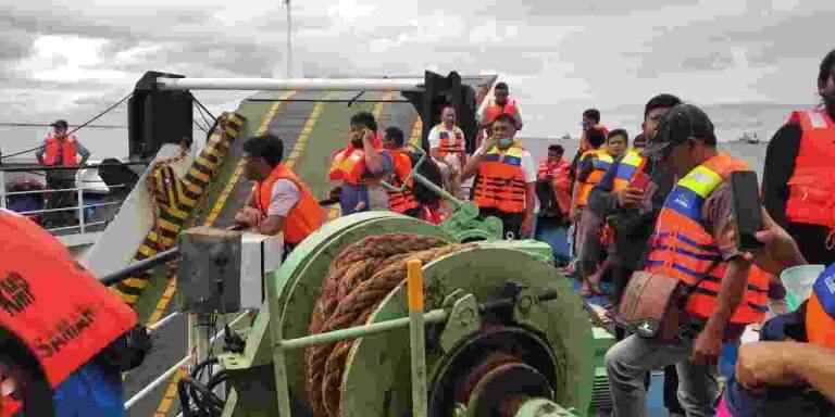 Kapal Ferry KM Gunsa 8 Rute Muntok-Palembang Terbakar Kapal Ferry KM Gunsa 8 Rute Muntok-Palembang Terbakar