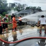 Truk Elpiji Terbakar di Desa Serdang TOBOALI Truk Elpiji Terbakar di Desa Serdang TOBOALI