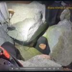Hendak Mengambil Kunci Motor, Remaja Putri Ini Terjebak di Celah Batu di Pantai Matras Hendak Mengambil Kunci Motor, Remaja Putri Ini Terjebak di Celah Batu di Pantai Matras